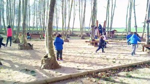nens jugant corrent picnic les 3 flors